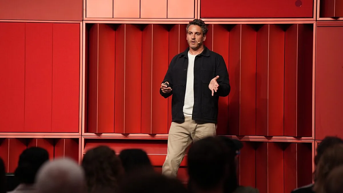 Speaker on the red stage