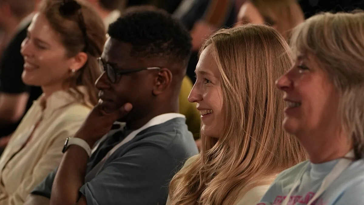 Audience, close