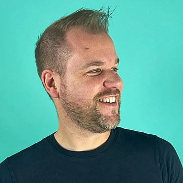 Lev Cribb Headshot